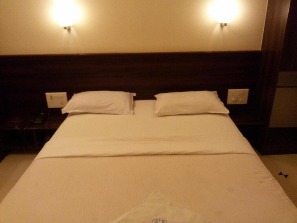 Колхапур: Hotel Elegant Grand