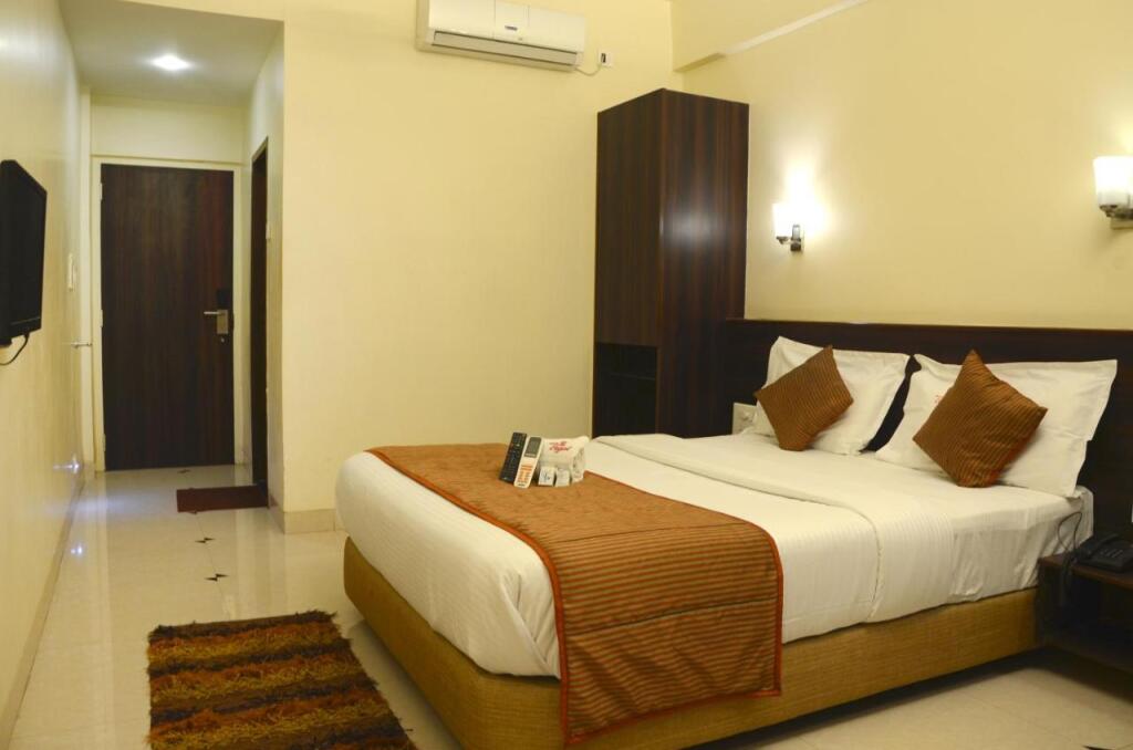 Колхапур: Hotel Elegant Grand