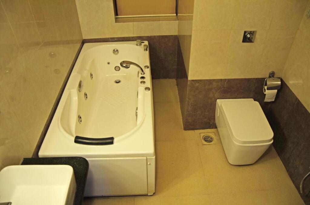 Колхапур: Hotel Elegant Grand