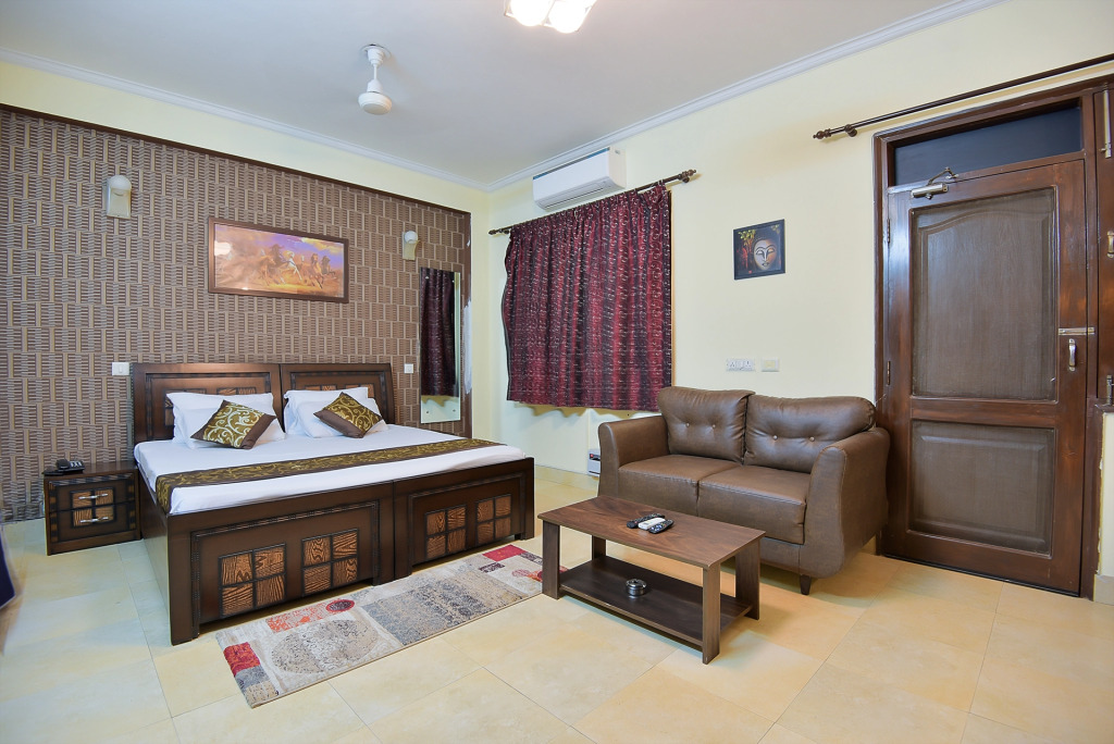 Гуруграм: Private Studio Apartment In Sushant Lok Gurgaon