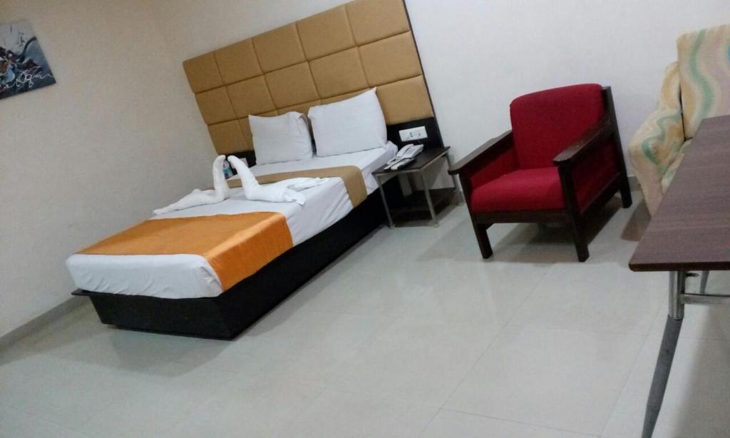 Виджаявада: M Hotel Benz Circle