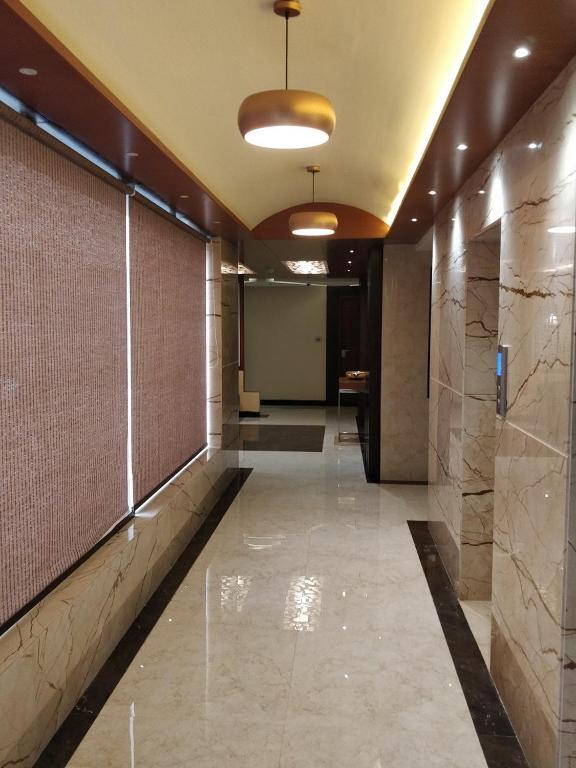 Виджаявада: Hotel Centre Side