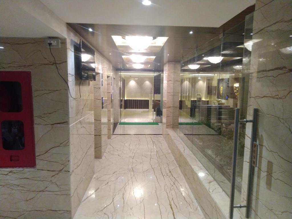 Виджаявада: Hotel Centre Side