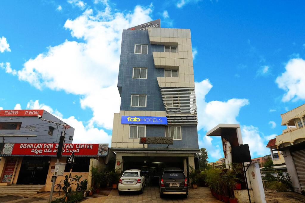 Виджаявада: FabHotel Swarnas