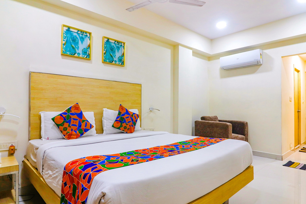 Виджаявада: FabHotel Swarnas