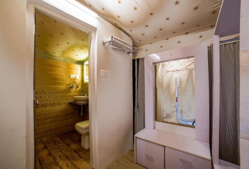 Куфри: Dawn N Dusk Glamping tents with quintessential valley view