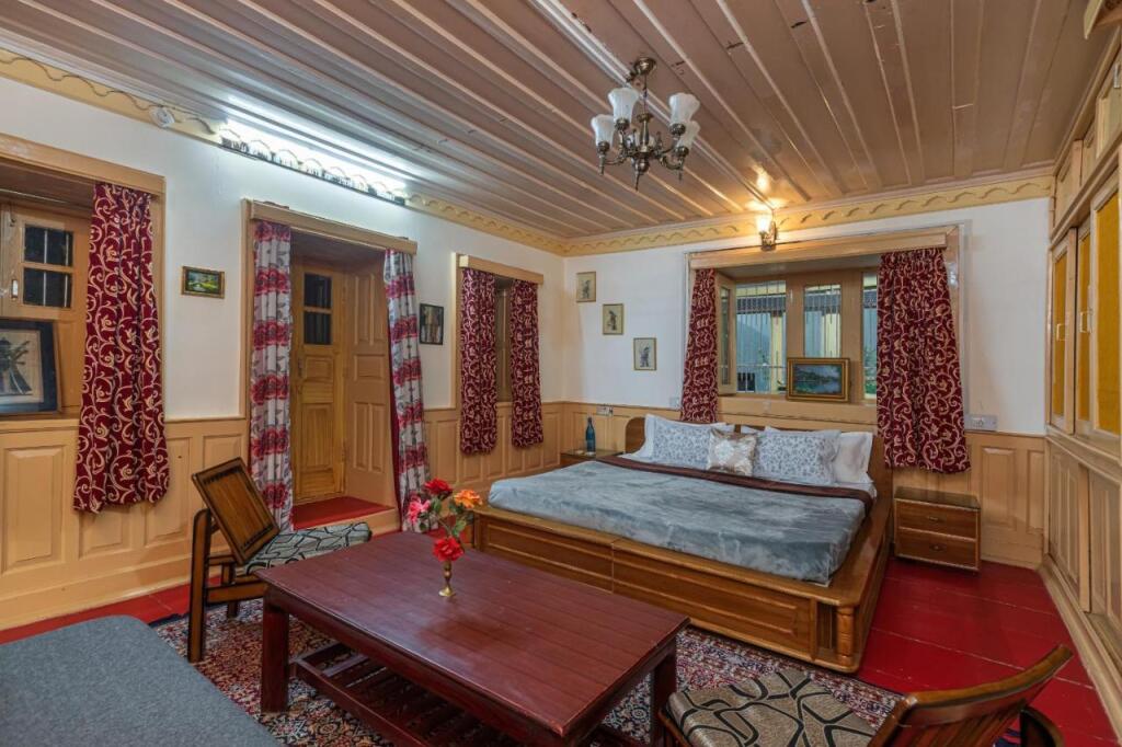 Куфри: Saffronstays Hardy's Hideaway