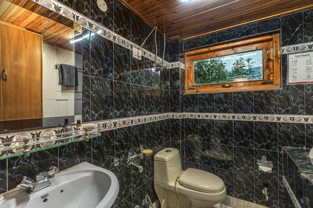 Куфри: Saffronstays Hardy's Hideaway