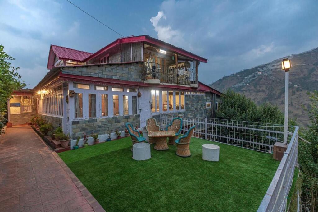Куфри: Saffronstays Hardy's Hideaway