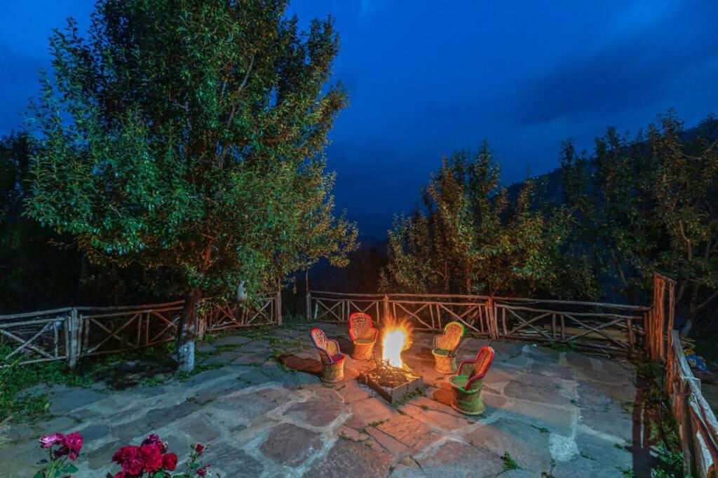 Куфри: Saffronstays Hardy's Hideaway