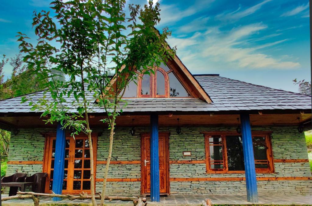 Куфри: Woodvista Cottages Shimla