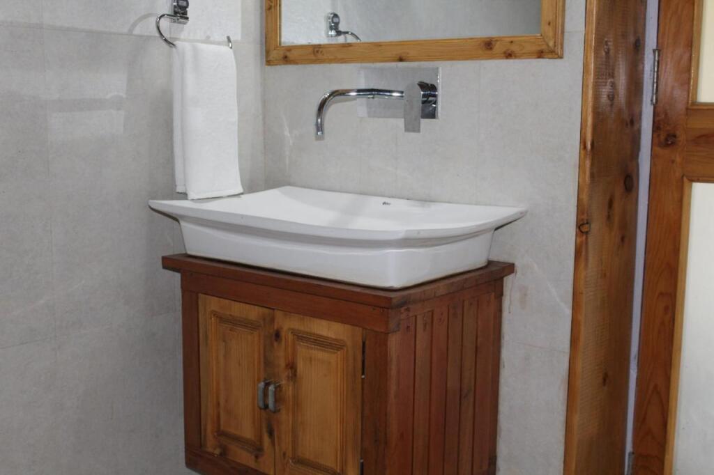 Куфри: Woodvista Cottages Shimla