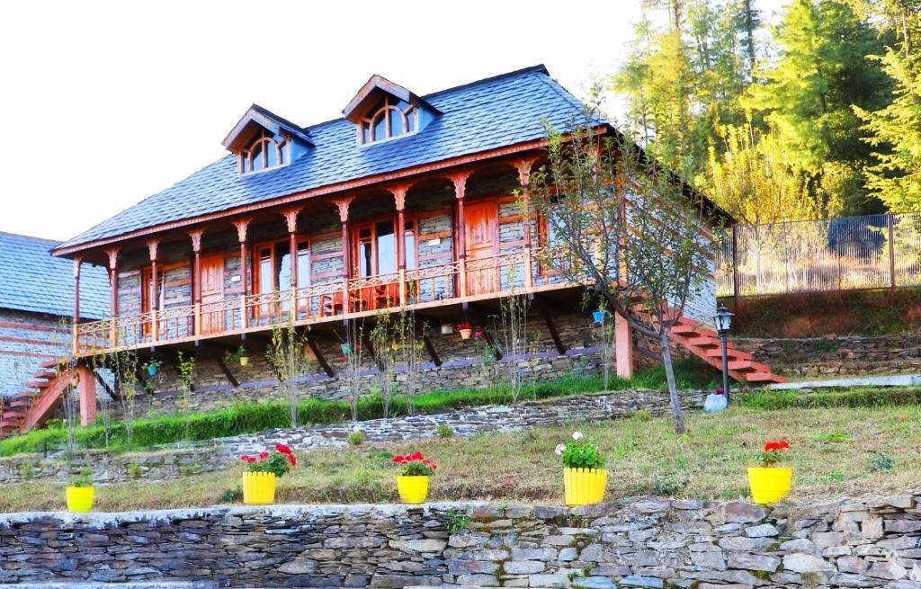 Куфри: Woodvista Cottages Shimla