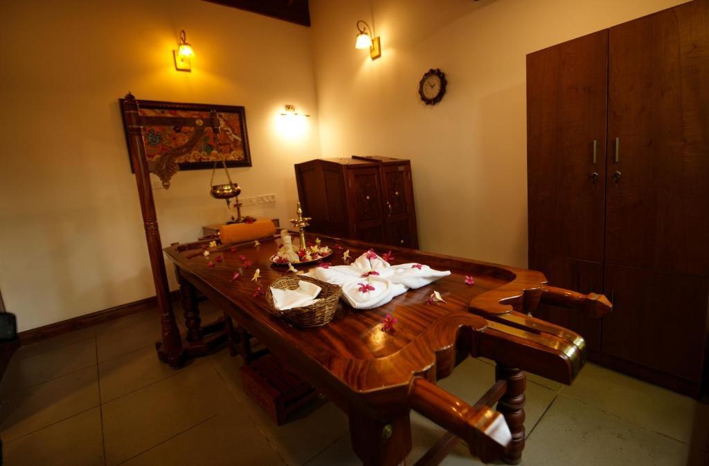 Кумараком: Gokulam Grand Resort & Spa Kumarakom