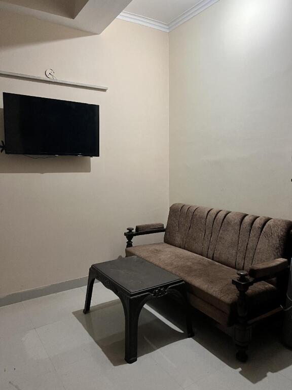 Вриндаван: Parable Stays