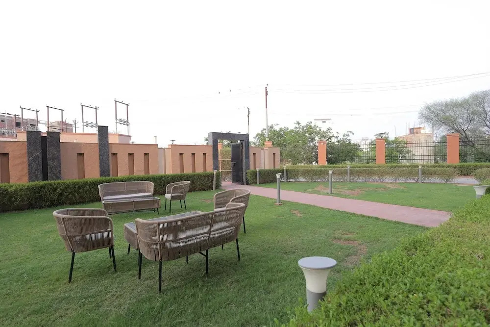 Вриндаван: Hide Away Studios