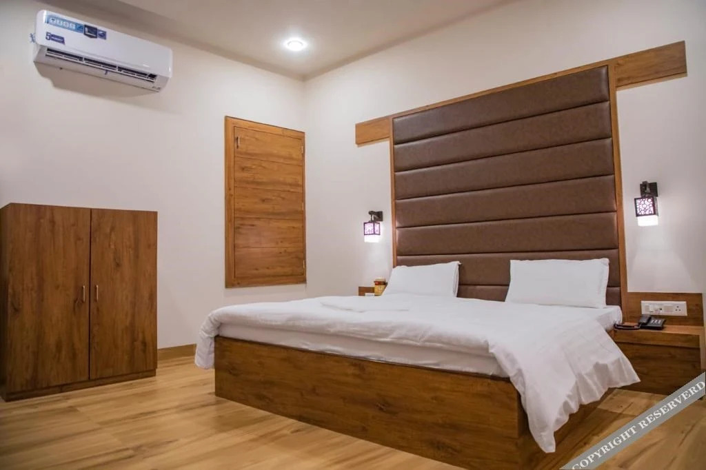 Вриндаван: Hotel Heera Emerald