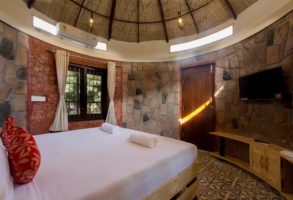Хоспет: I-Roomz Navyyas Resort