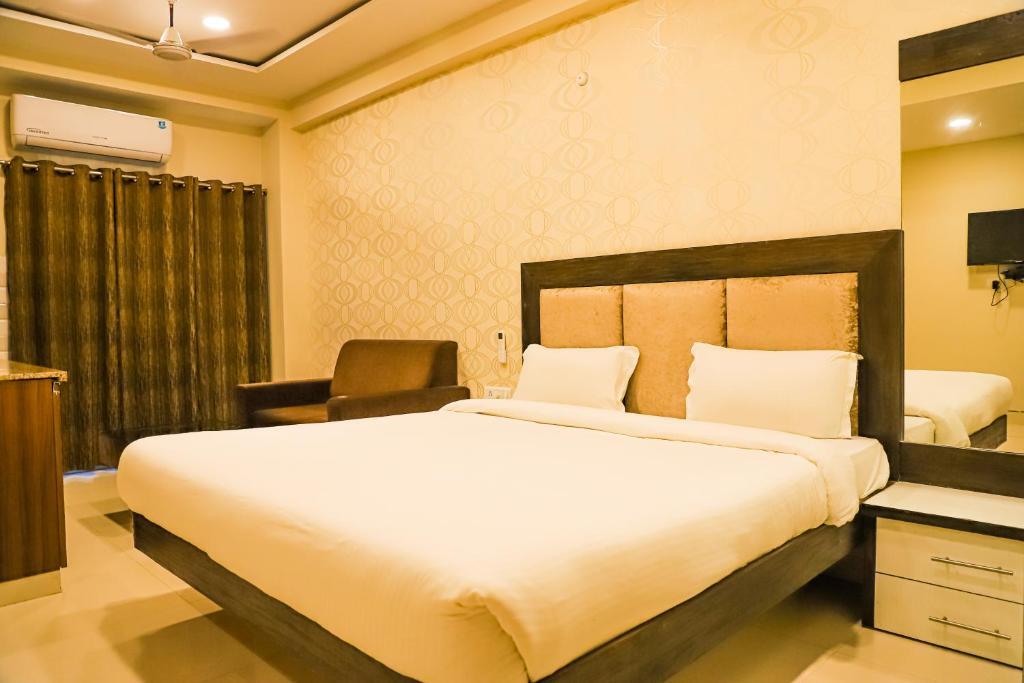 Вриндаван: Hotel Shri Radha Nikunj at Prem Mandir