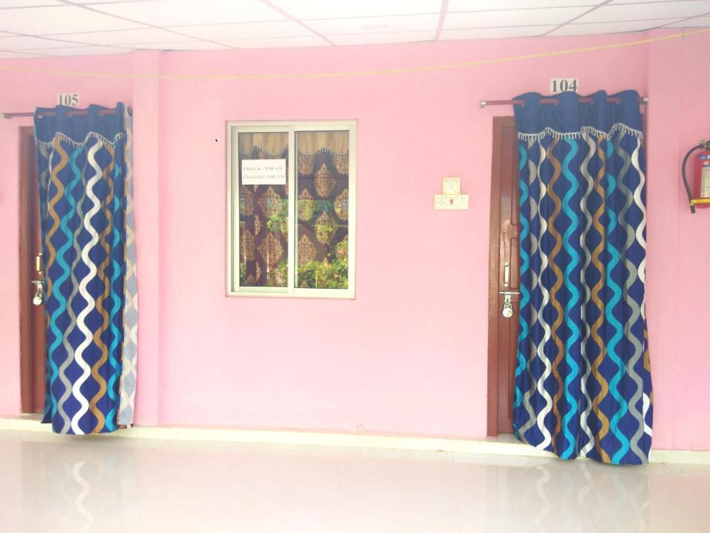 Лакшманпур: Blue Bird Residency