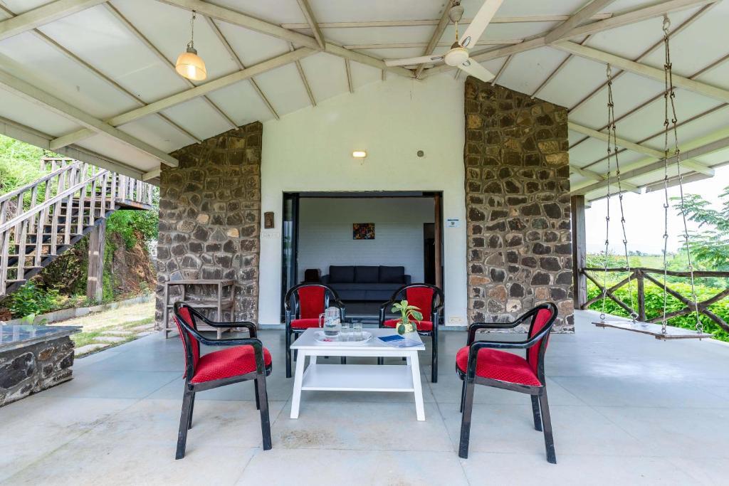 Игатпури: SaffronStays Le Soil - pet-friendly villa with viewing deck for panoramic views