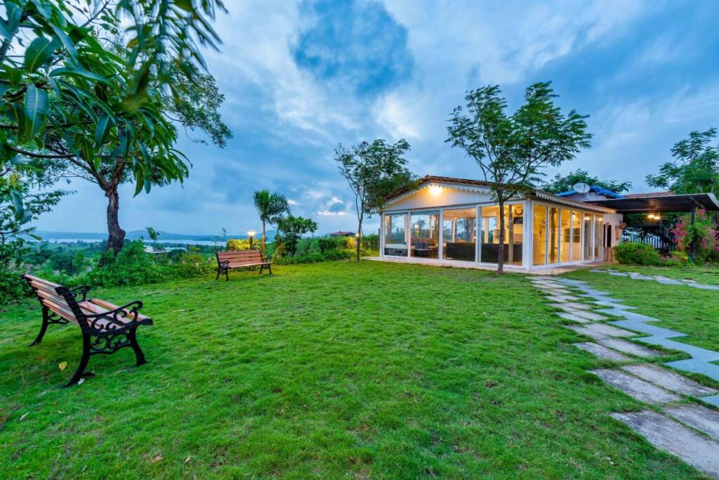 Игатпури: SaffronStays Le Soil - pet-friendly villa with viewing deck for panoramic views