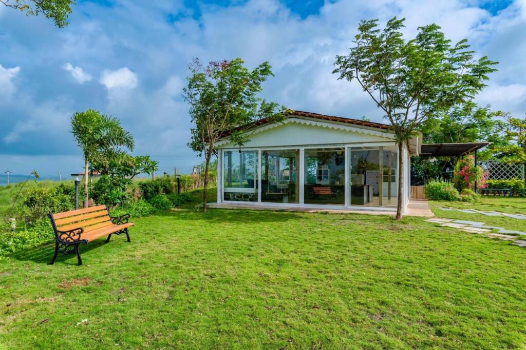 Игатпури: SaffronStays Le Soil - pet-friendly villa with viewing deck for panoramic views