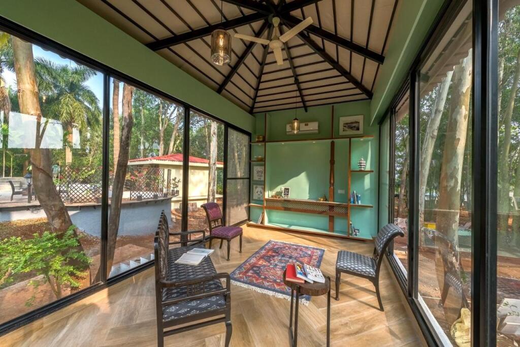 Хандала: Saffronstays Foresta by the Lake