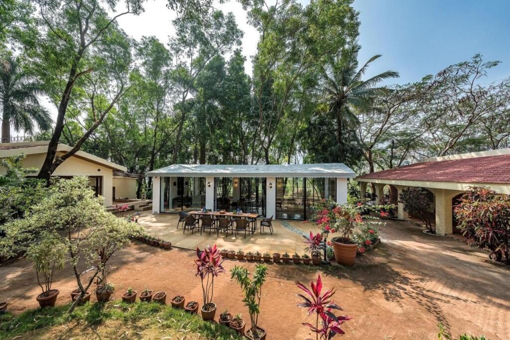 Хандала: Saffronstays Foresta by the Lake