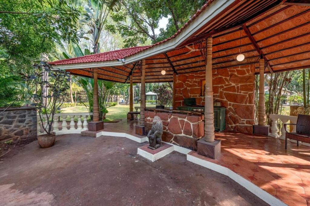 Хандала: Saffronstays Foresta by the Lake