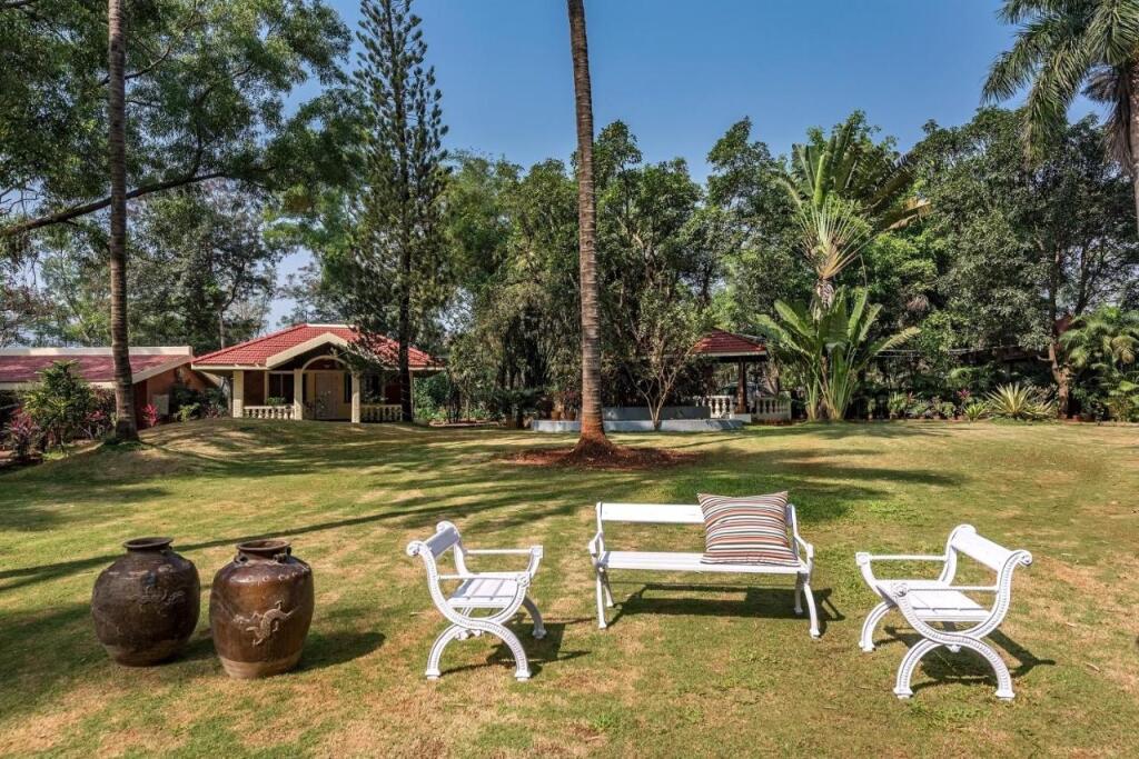 Хандала: Saffronstays Foresta by the Lake