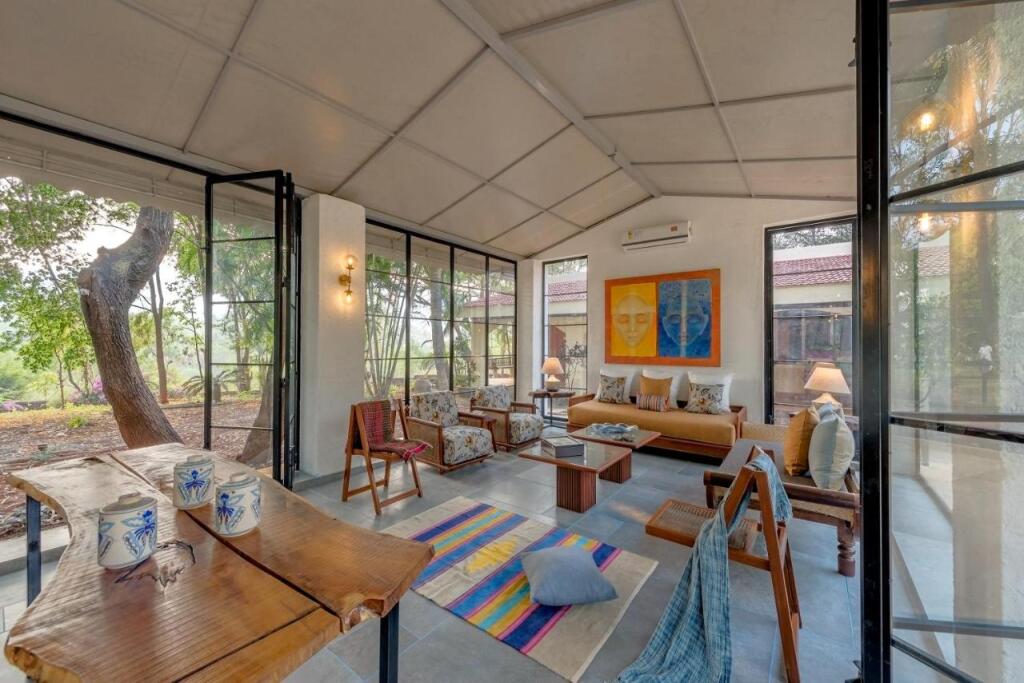 Хандала: Saffronstays Foresta by the Lake