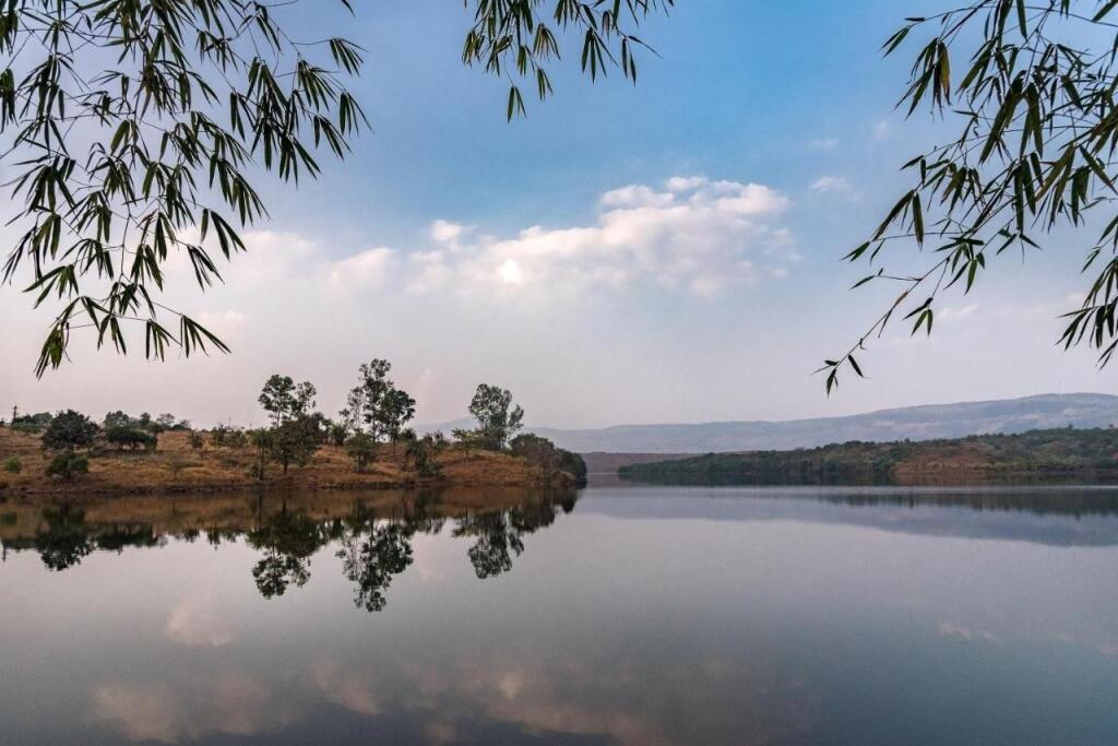 Хандала: Saffronstays Foresta by the Lake