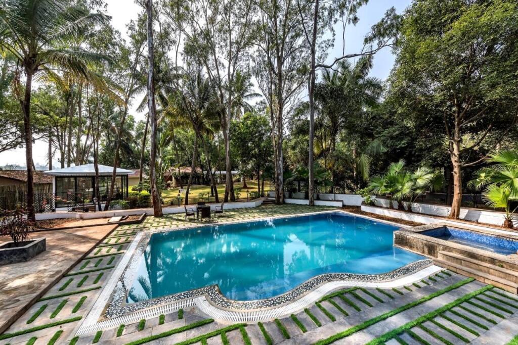 Хандала: Saffronstays Foresta by the Lake