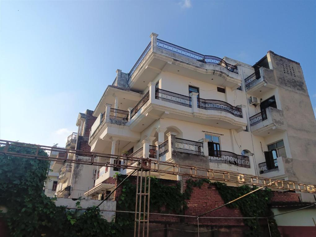 Варанаси: Varuna Palace