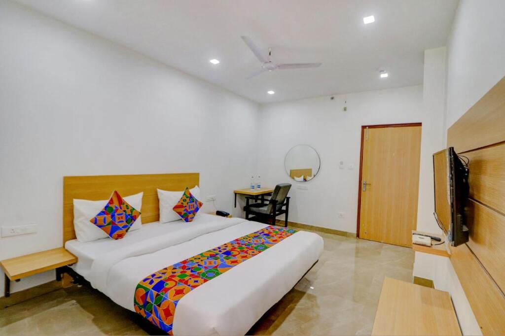 Варанаси: Fabhotel Premium Kashi