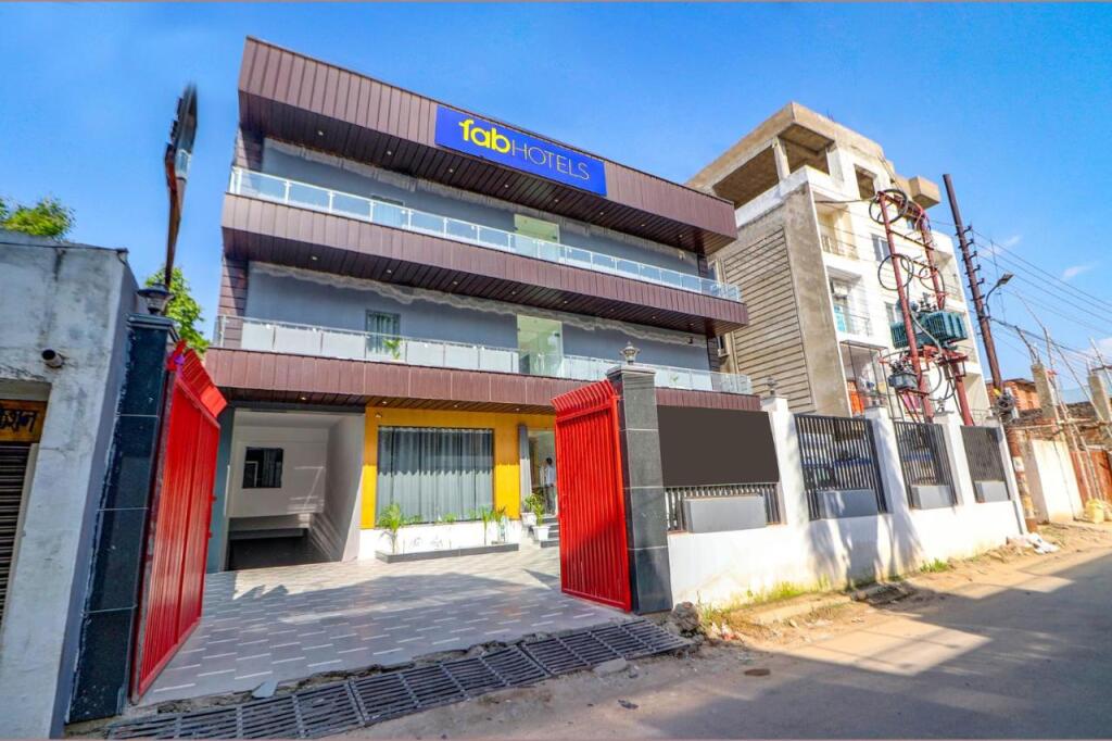 Варанаси: Fabhotel Premium Kashi