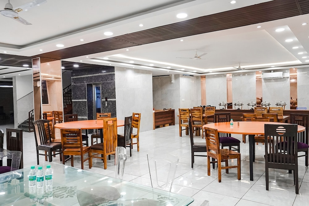 Большая Нойда: Fabhotel The Ansal