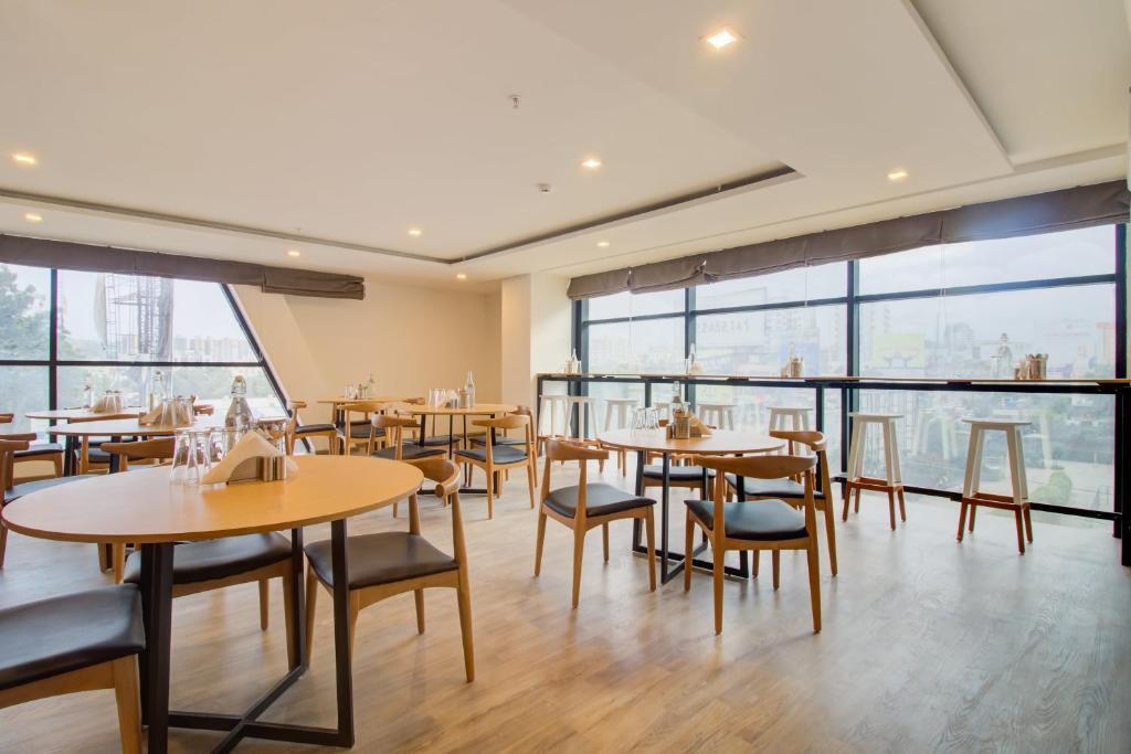 Хинджевади: FabHotel Alpha Center