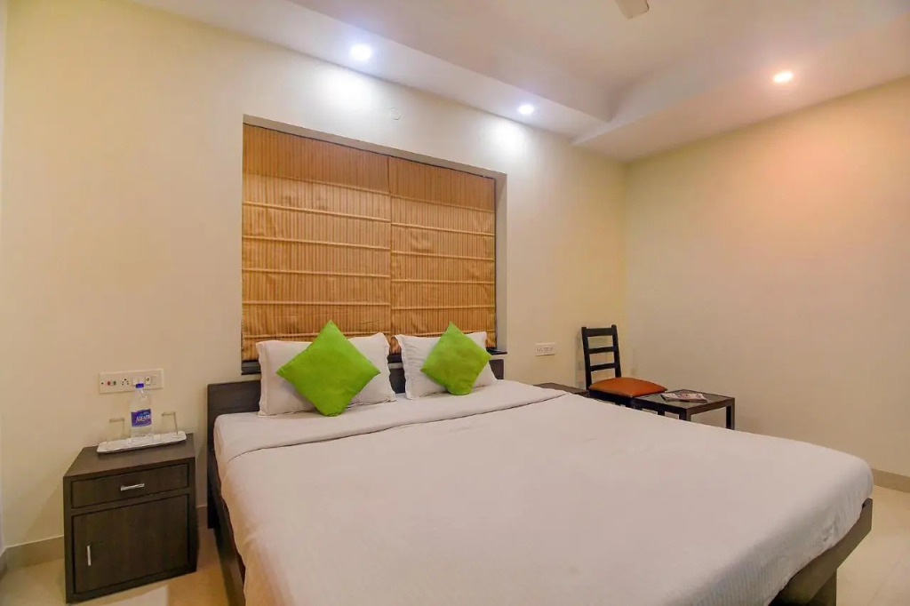 Колката: FabHotel Four Seasons