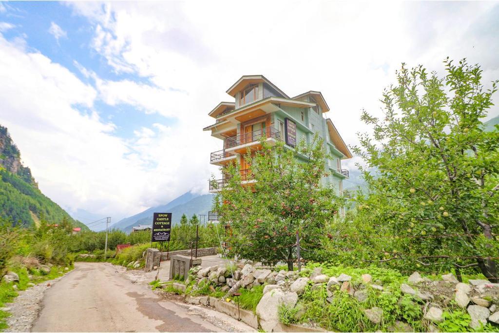 Манали: Fabhotel Snow Castle Cottage