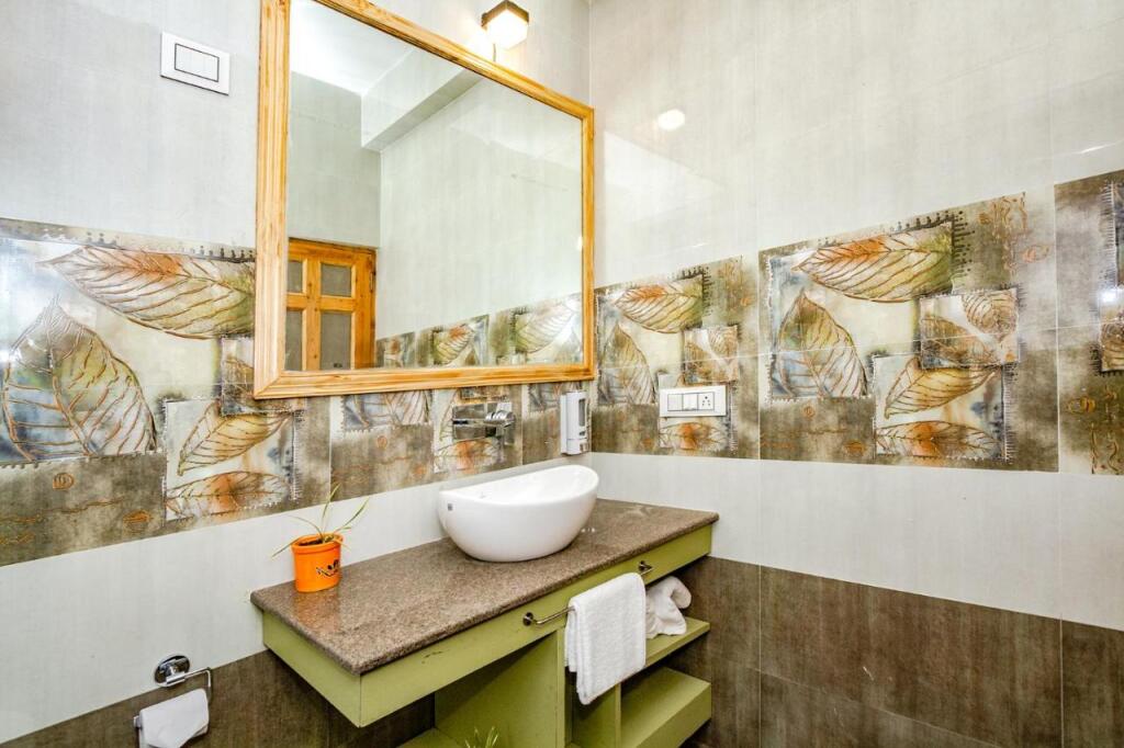 Манали: Fabhotel La Kailasha Cottage