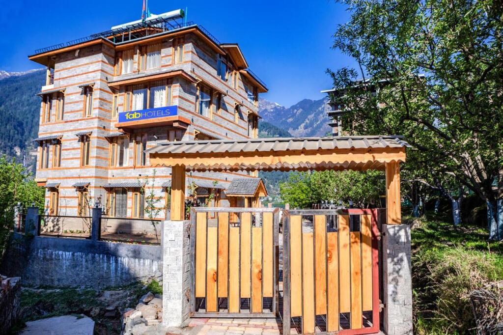 Манали: Fabhotel La Kailasha Cottage