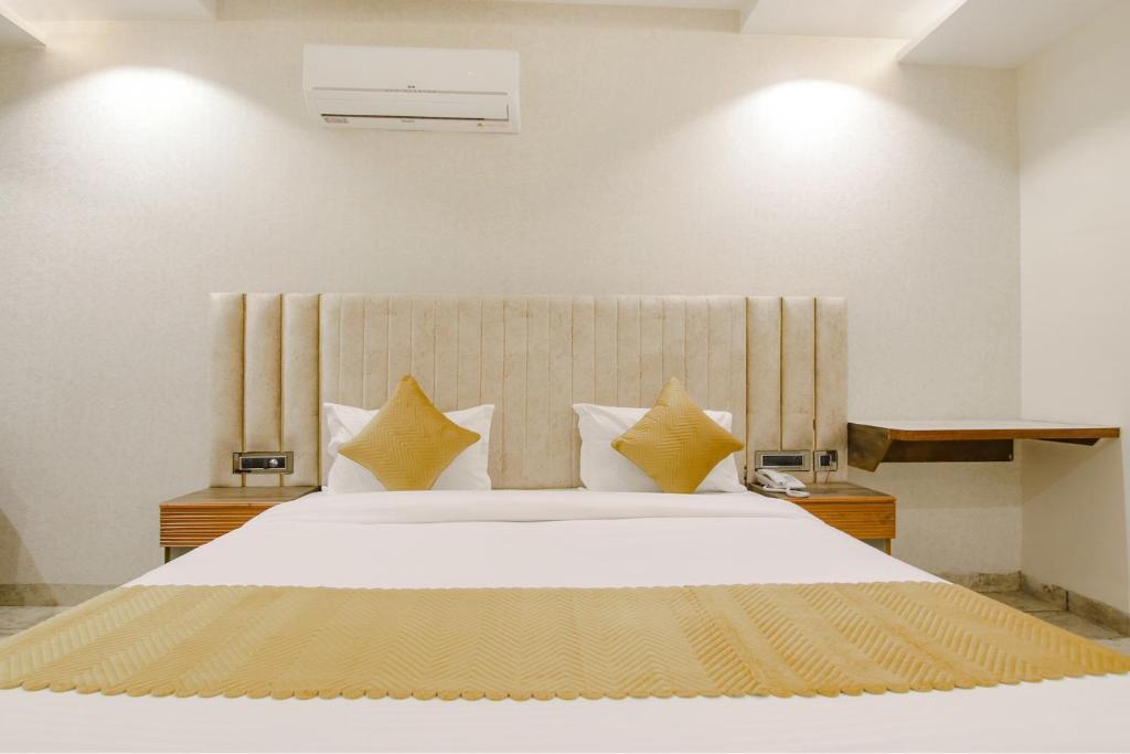 Мохали: Fabhotel Prime The Eminence