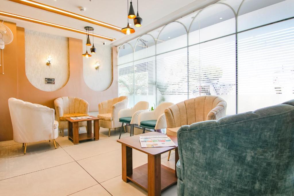 Мохали: Fabhotel Prime The Eminence