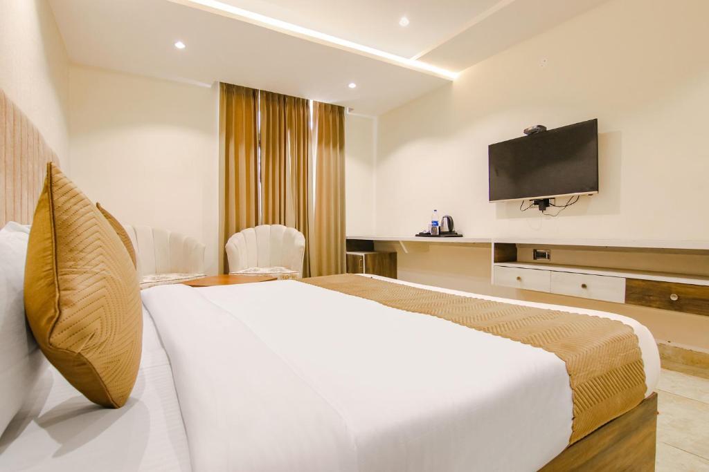 Мохали: Fabhotel Prime The Eminence