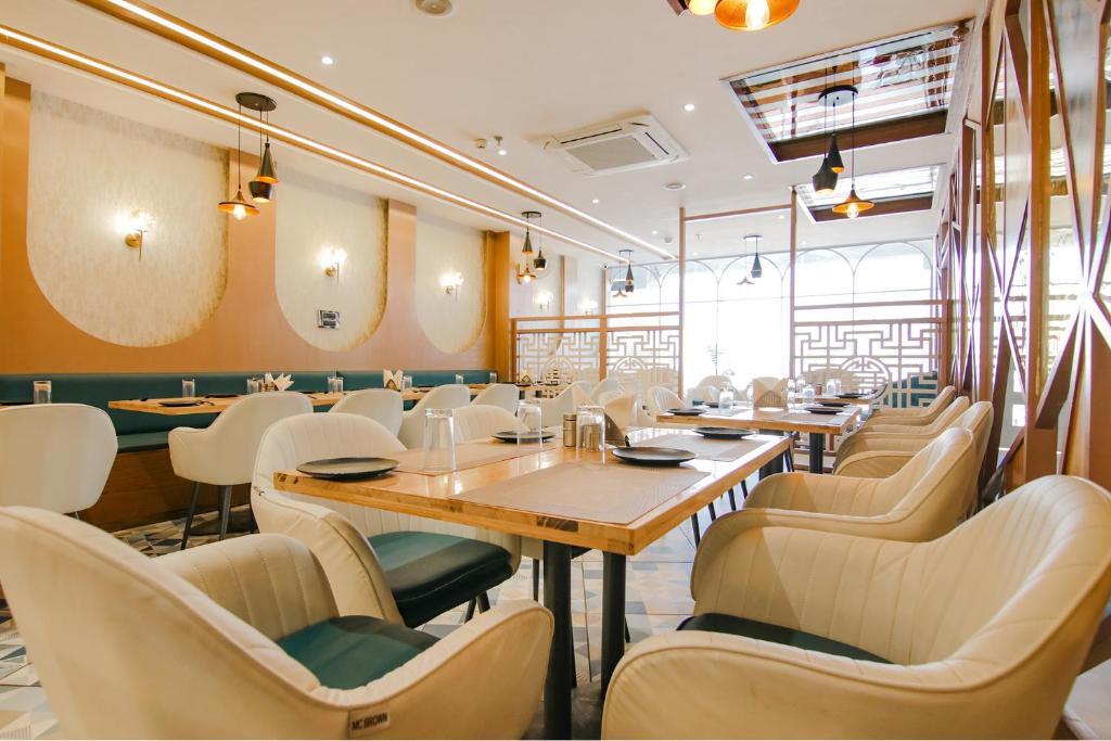 Мохали: Fabhotel Prime The Eminence