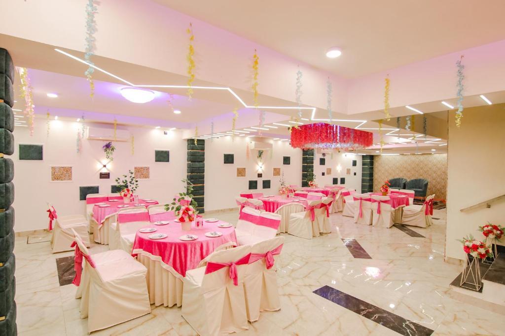 Мохали: Fabhotel Prime The Eminence