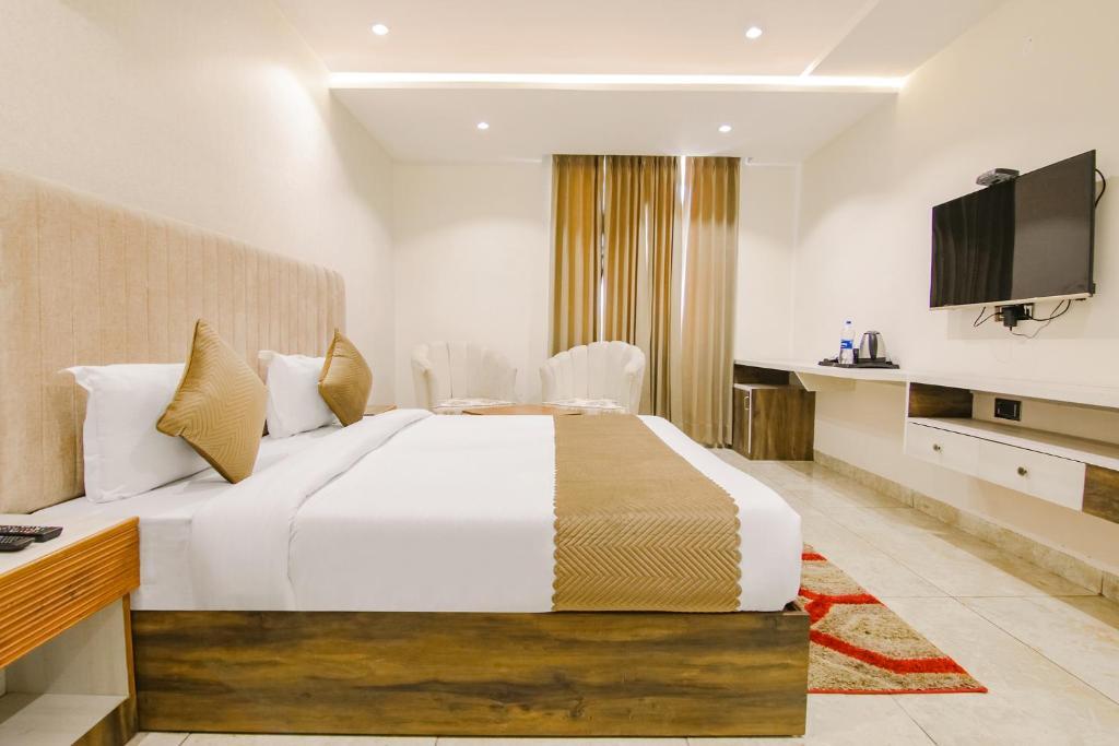 Мохали: Fabhotel Prime The Eminence