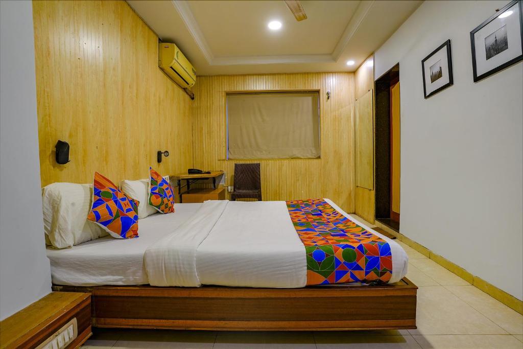 Мумбаи: FabHotel Manas Residency